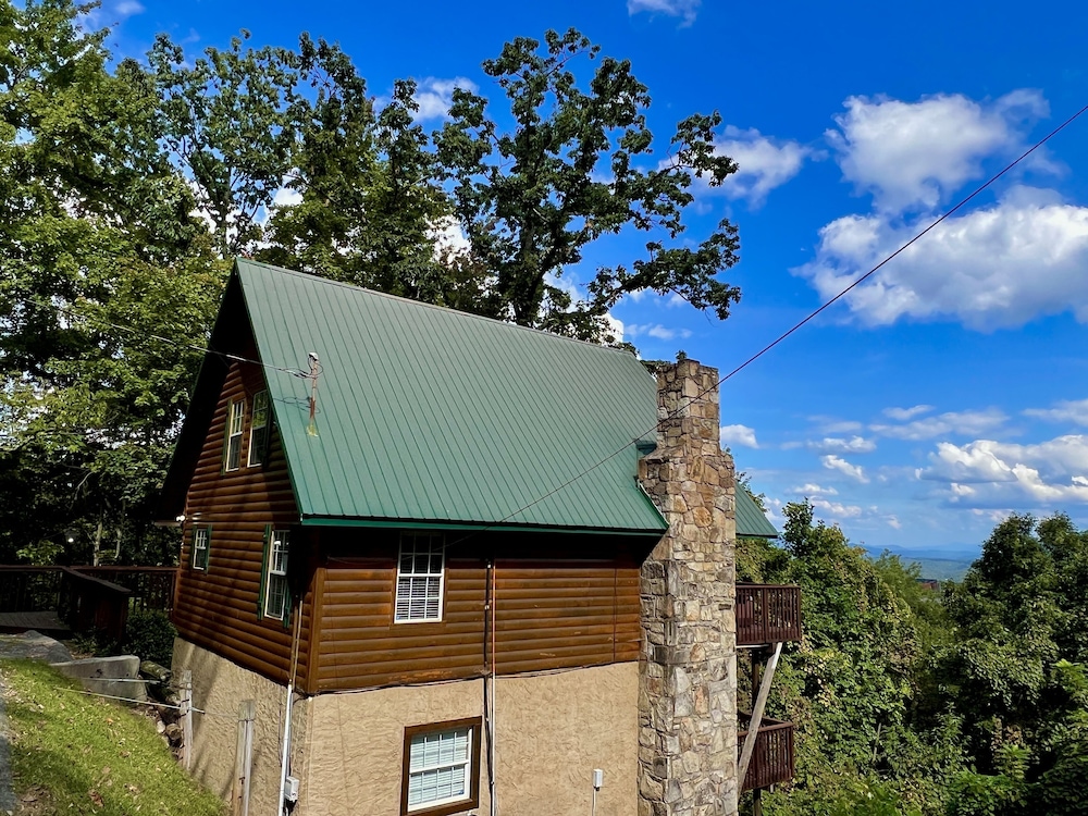 Bearly Hidden Ridge 5 Bedroom Cabin by RedAwning