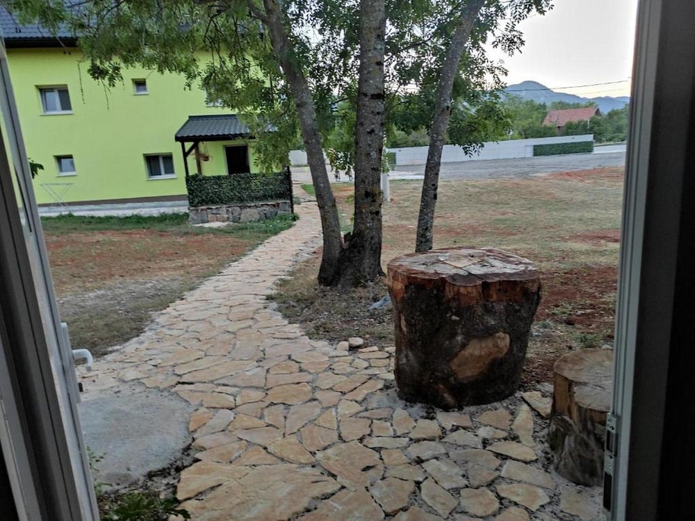 Photo 9