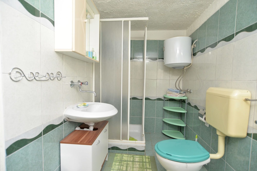 Apartment 498 view 3