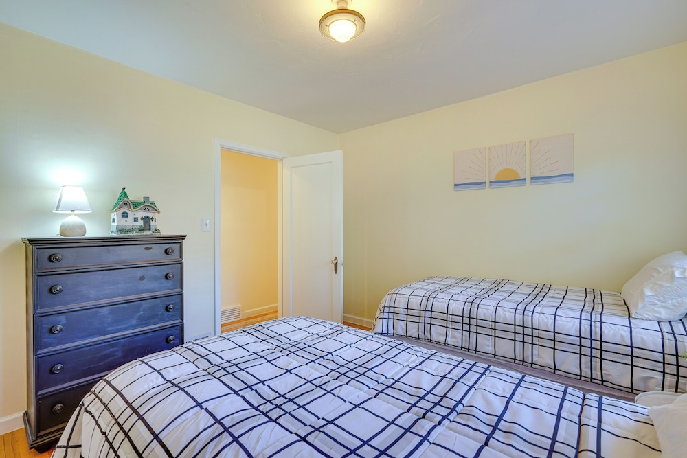 6 Mi to University of Utah: Family-friendly Home view 5