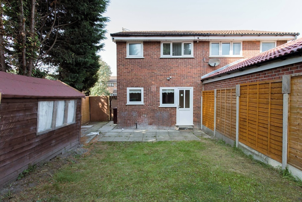 2 Bedroom Holiday Home Eith 3 Beds & Sofa Bed Near Manchester City Stadium
