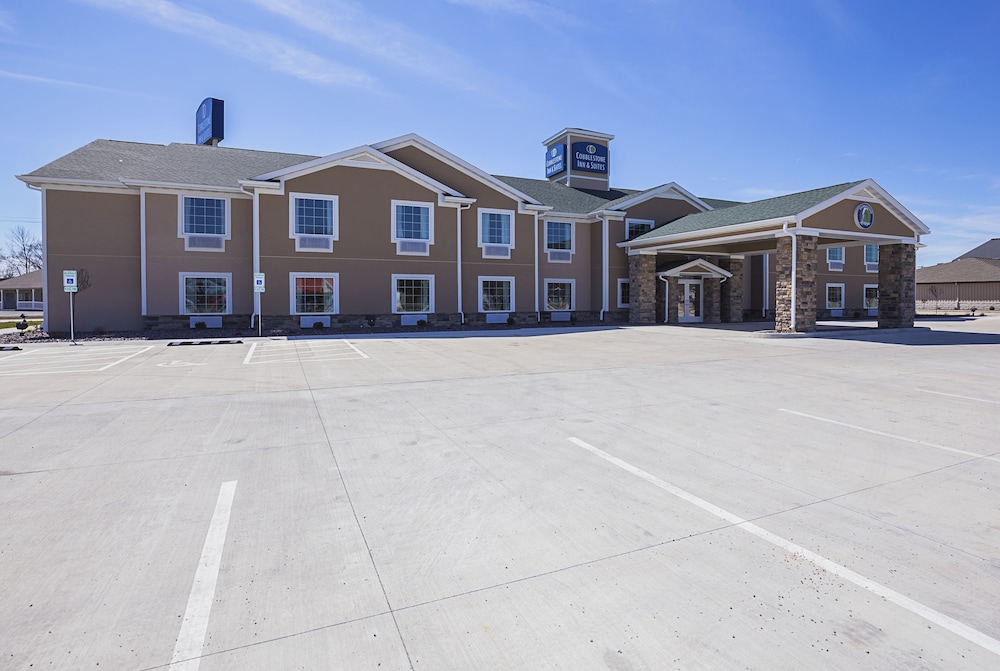 Effingham Vacations - Cobblestone Inn  Suites - Altamont - Property Image 1