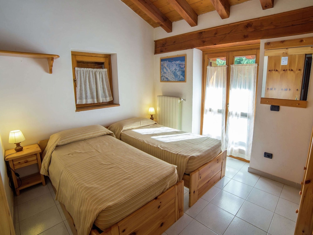 Alpine Bliss: A Cosy Retreat view 4