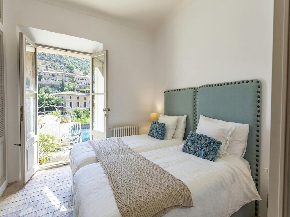 Stylish Holiday Home With Deia Views