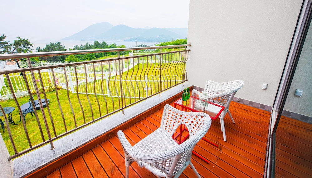 Sea & Pine Pension