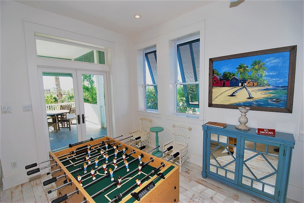 Bella Casa - Private House With Hot Tub 4 Bedroom Home by RedAwning