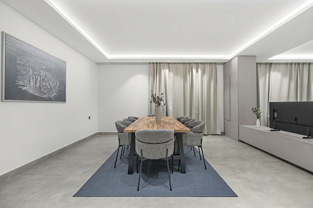Silkhaus Rose Residency 36