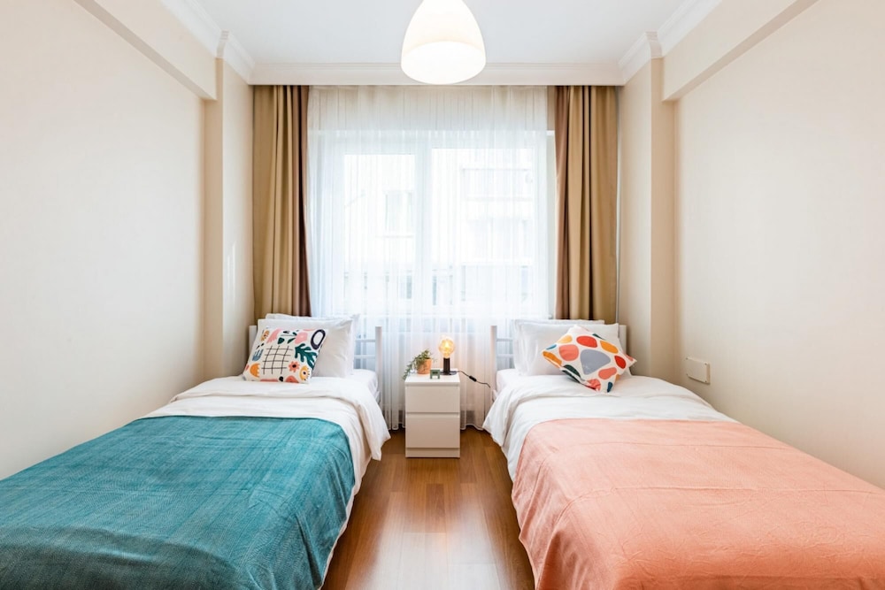 Colorful Flat Near Popular Attractions in Sisli