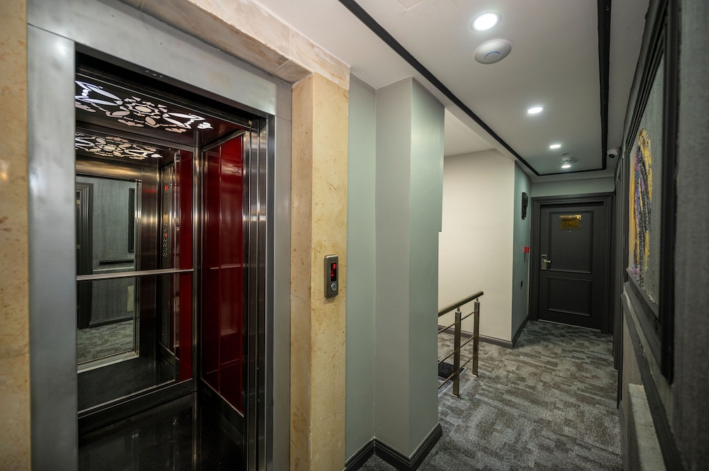 California Otel - Image 41