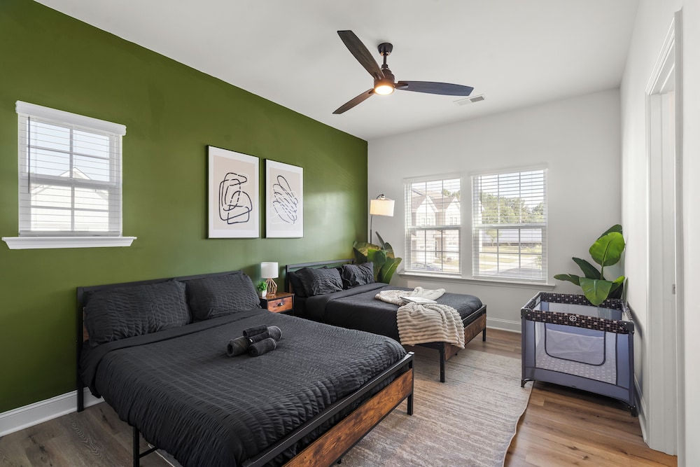 Luxe 3BR Townhouse to Uptown Charlotte