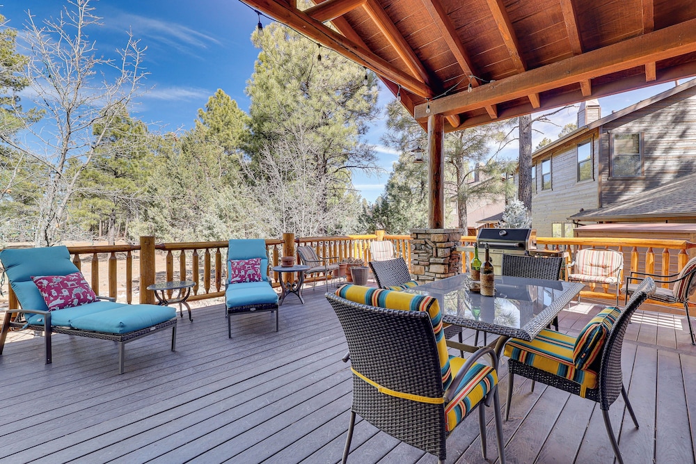 Rustic Retreat w/ Spacious Deck in Show Low!