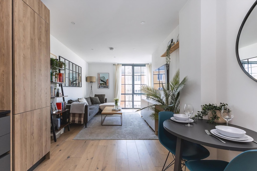Stylish Hackney Wick Apartment With Terrace