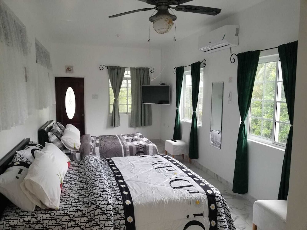 Thebreeze can Accommodate up to 30 People view 4