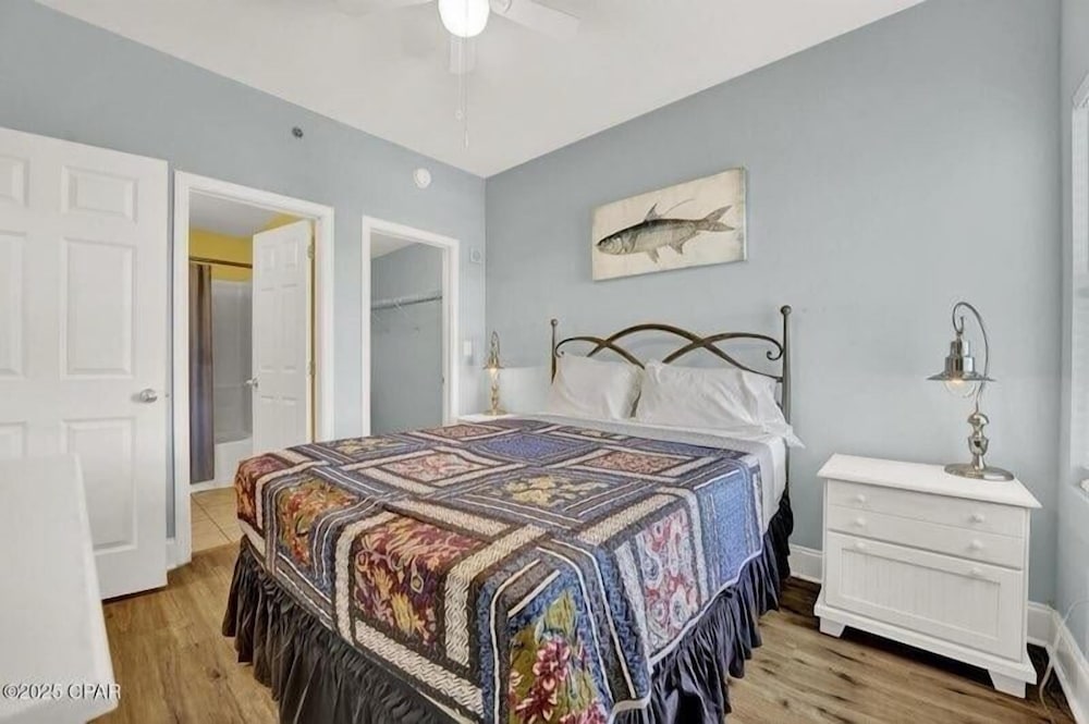 Laketown Wharf 338 3 Bedroom Condo