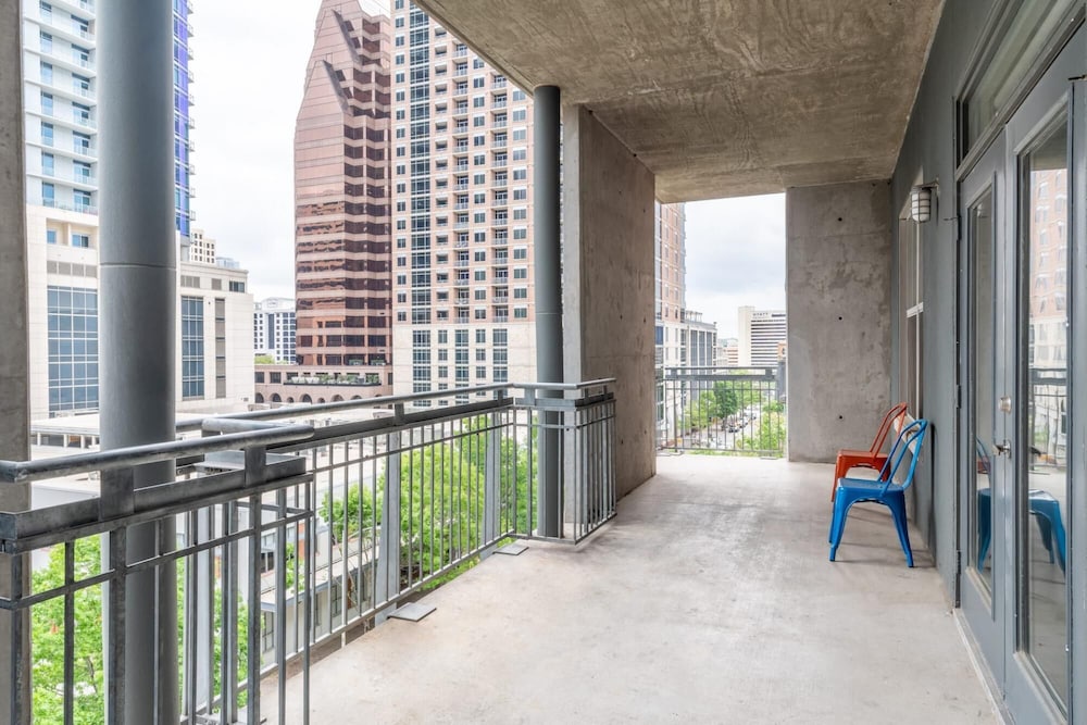 Austin Awesome 2BD 2BA Downtown Apartment view 5