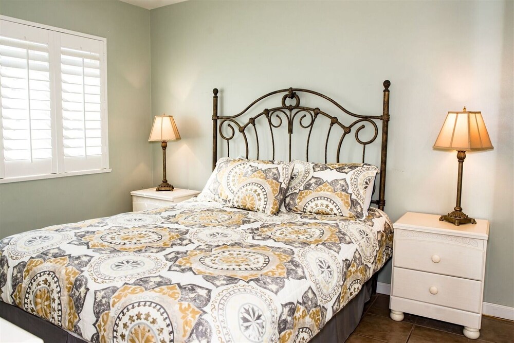 1 Bed Beach Bungalow #130 1 Bedroom Condo by RedAwning