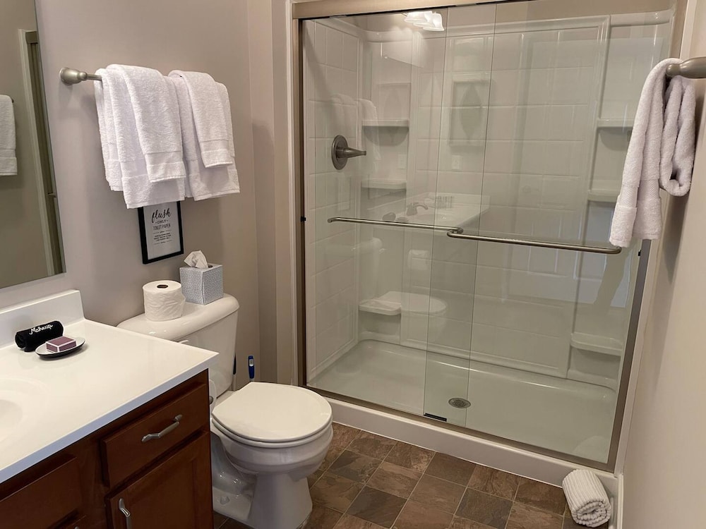 2BR Water Views W D Walkable Pool Gym