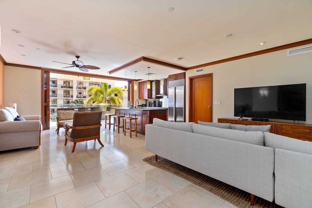 Beachfront Condo at Beach Villas at Ko Olina Hale Hoaloha by Avantstay