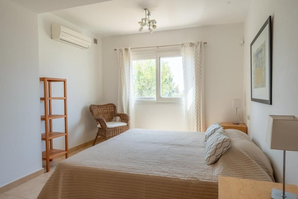 Spacious 3BR Villa with pool and views