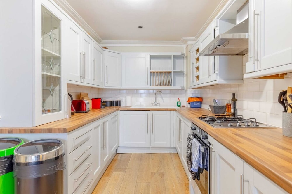 Gorgeous 2BD Garden Getaway, Victoria Park