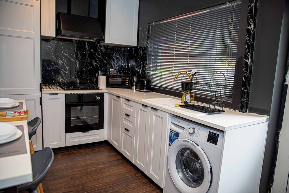 Home in Manchester Near Etihad Stadium - Parking