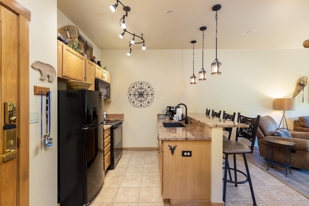 8115 Arapahoe Lodge 1 Bedroom Condo by RedAwning view 5
