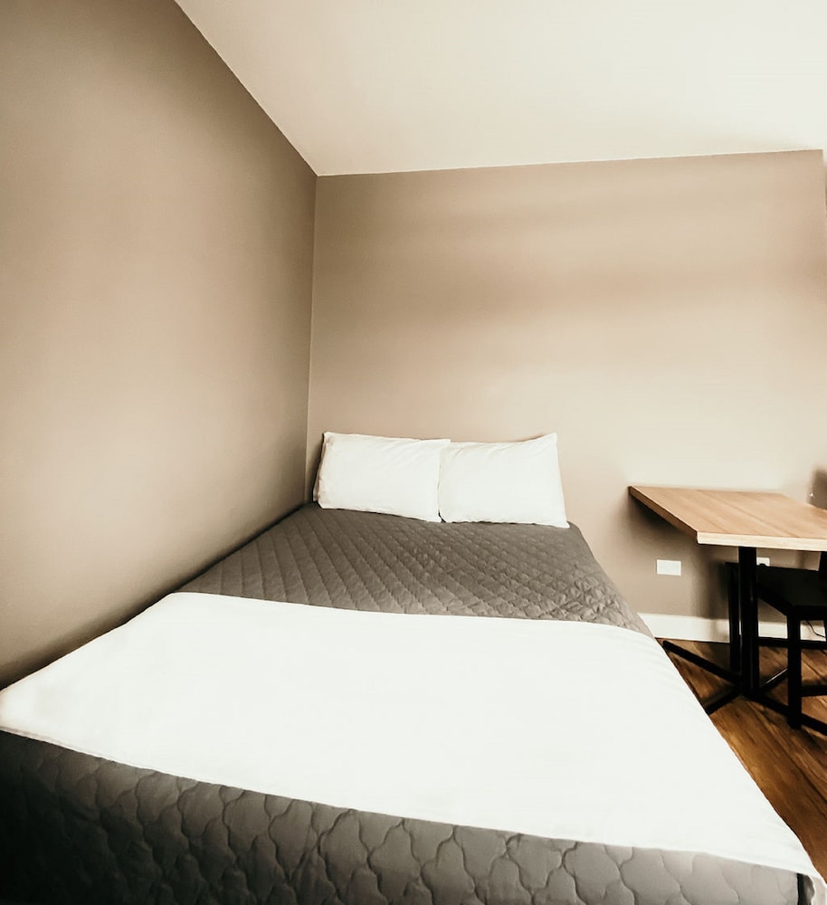Hinton Highway Inn