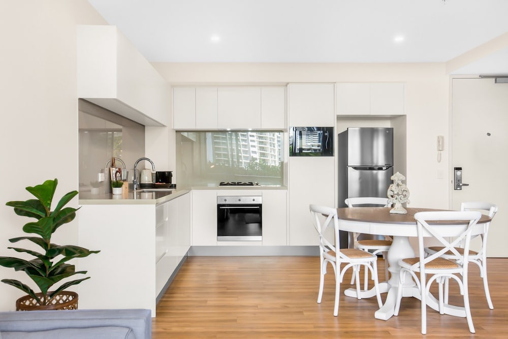 Sun Drenched Apartment in the Heart of Surfers