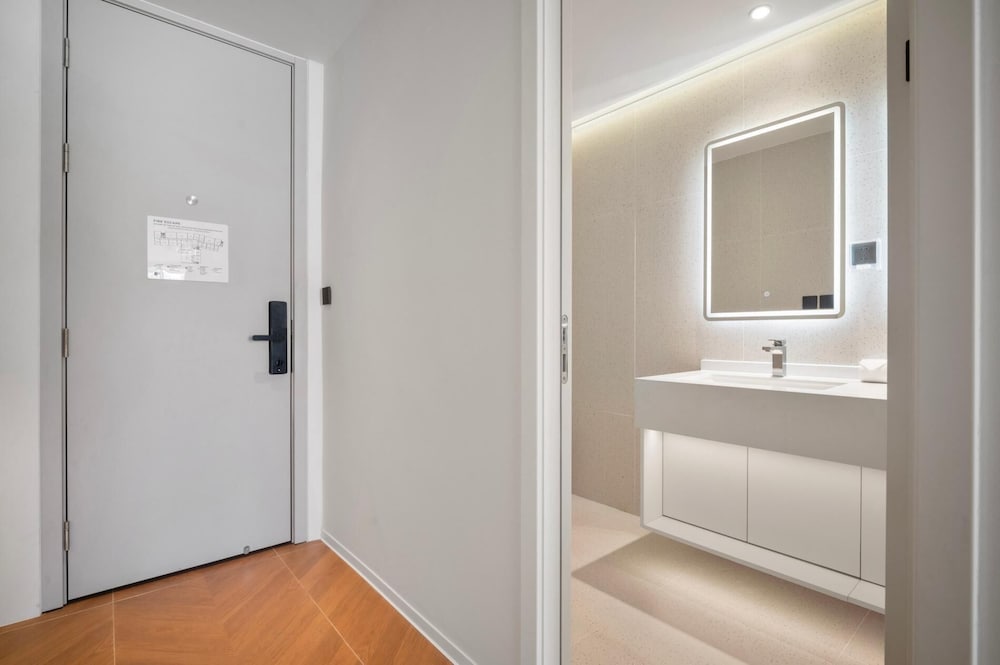 Premier Kora 3-bedroom Apartment E333 Beachfront