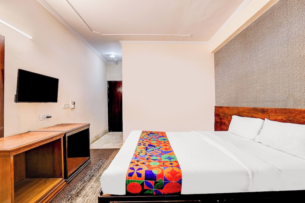 Fabhotel Gold Palace