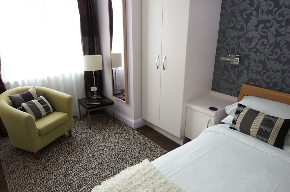 New Steine Apartment Sea View by Brighton Holiday Lets view 2