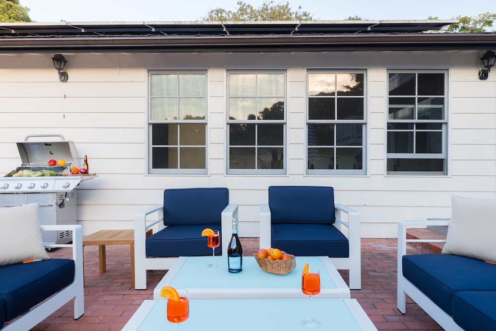 Romero by Avantstay Stunning Villa Close to Beach w/ Pool & Spa