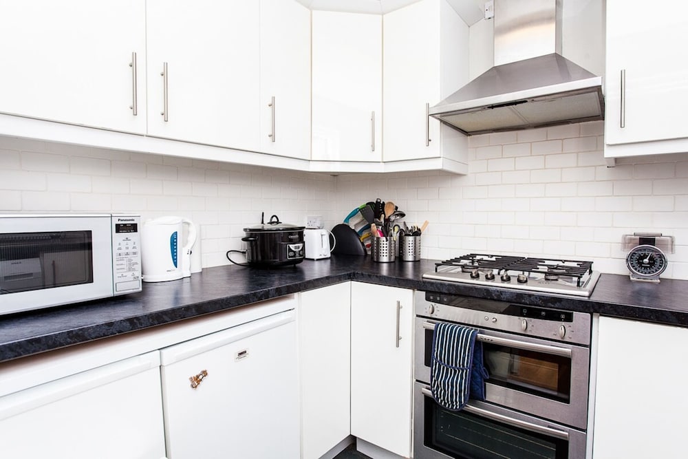 Charming Peaceful 2 Bed with Parking and Garden