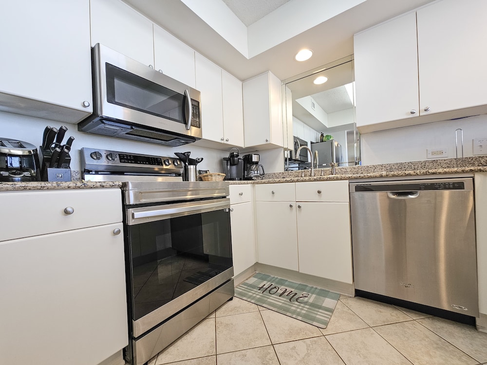 404bt, Ocean View Condo, Full Resort Amenities 2 Bedroom Condo
