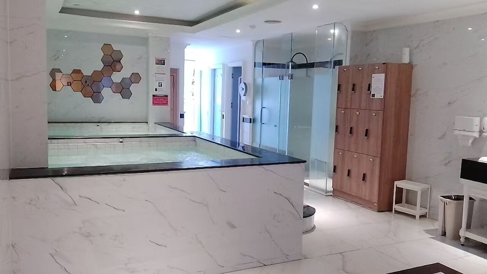 Seven Seas Cote d'Azur with Pool& Gym