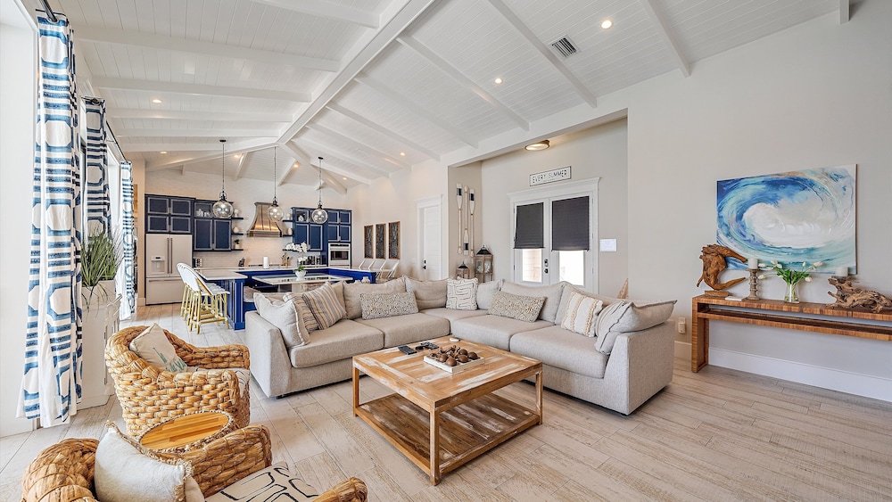 Dream Island 8 Bedroom Home