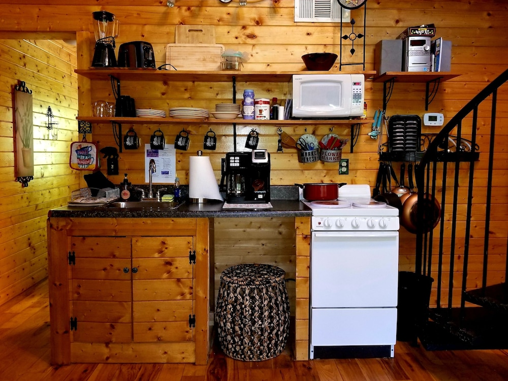 Bear Creek Lodge and Cabins in Helen Ga - Pet Friendly, River on Property, Walking Distance to downtown Helen