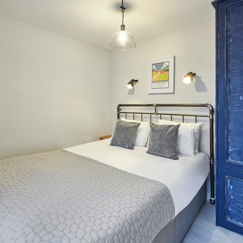 Host Stay Dodds Lane view 3