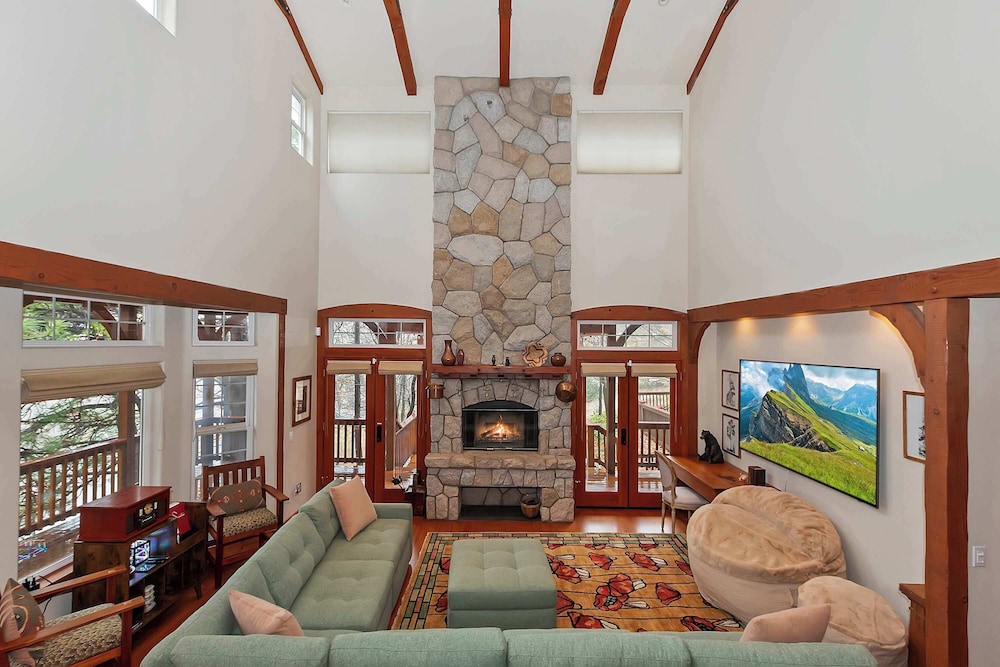 Matterhorn Peak Lodge – Upscale Mountain Escape