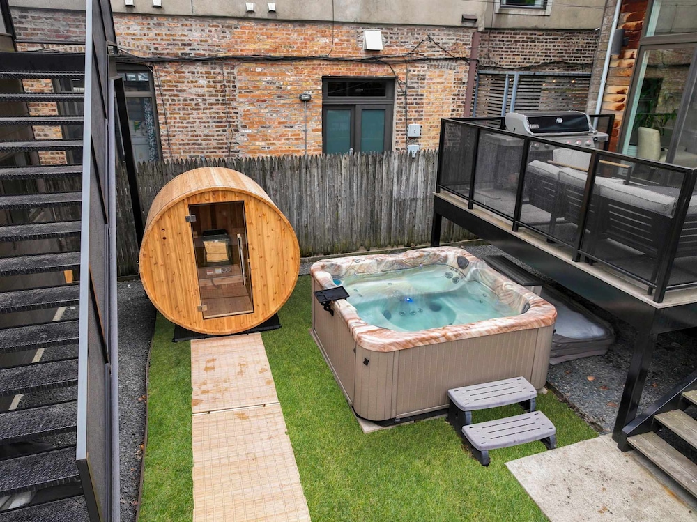 Stunning 5BR Home With 2 Rooftops Sauna Hot Tub
