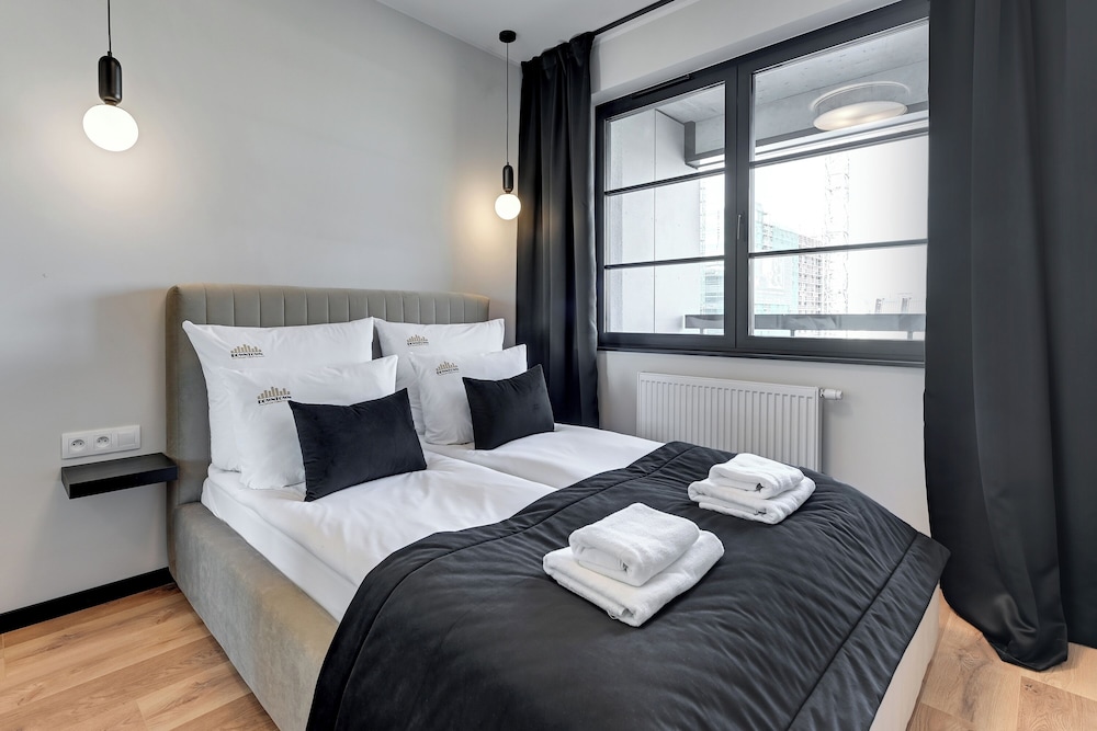Doki Living - Foodhall & Parking by Downtown Apartments