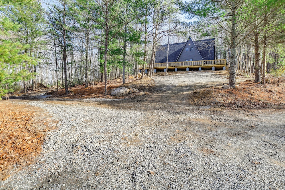 Wytheville A-frame Cabin w/ Wraparound Deck