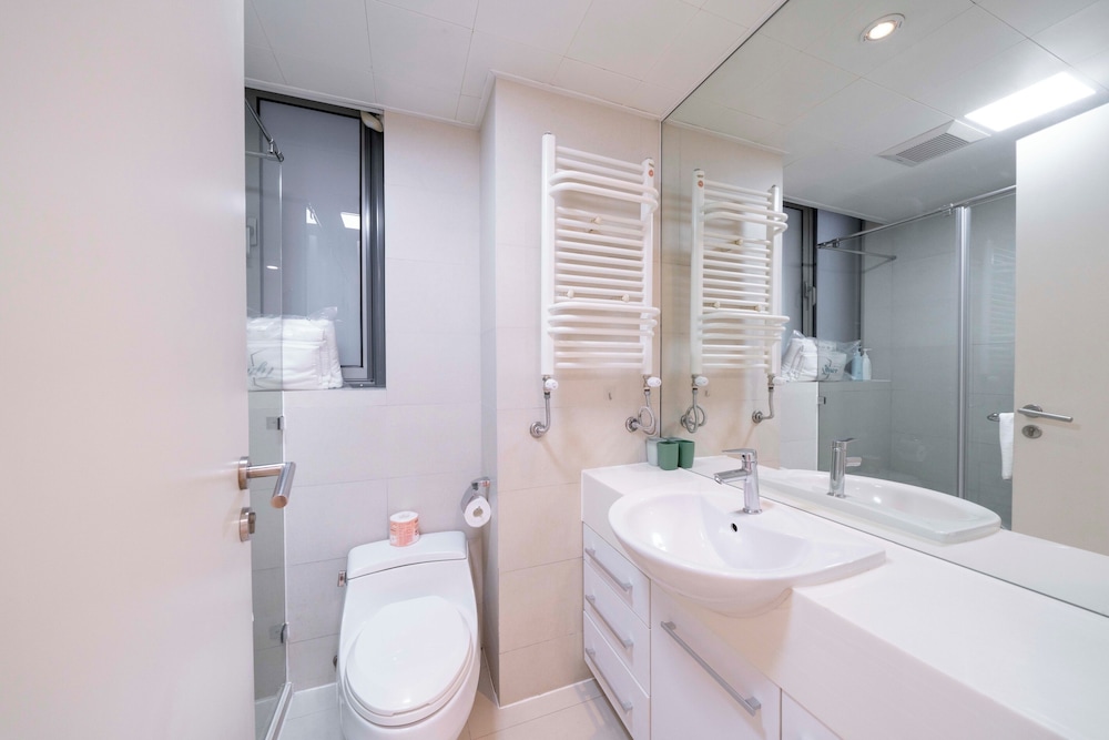 Tyms Stylish 3BR 2BA Apt Xuhui Center