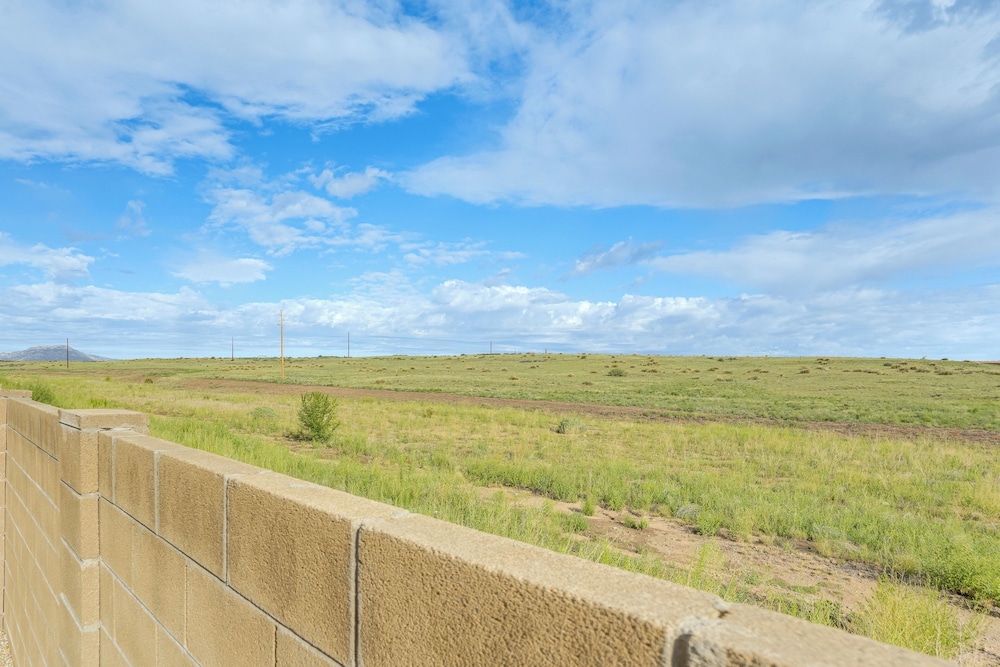 7 Mi to Watson Lake: Prescott Valley Home w/ Patio