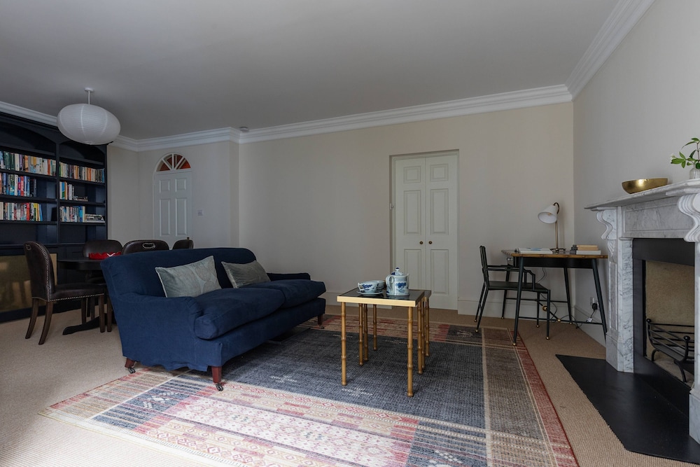 Tite Street IX by Onefinestay