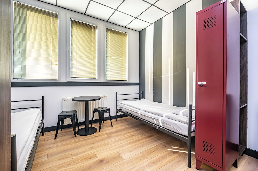 VOLA Hostel