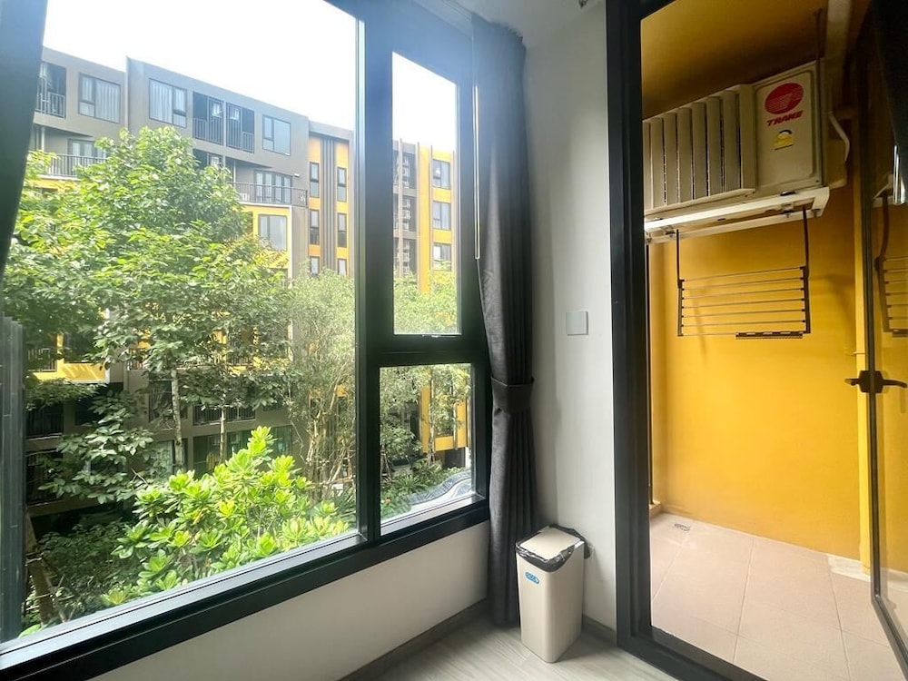 The Base - New Studio Great Location, Shared Pool
