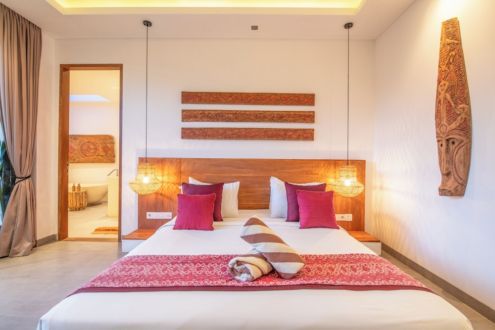 Luxury 4BR Haven, Steps to Canggu's Beach Elegance