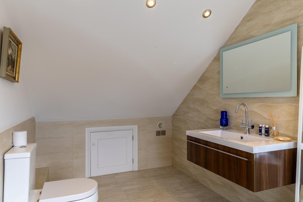 Seaview House - 5 Bedroom - Southgate