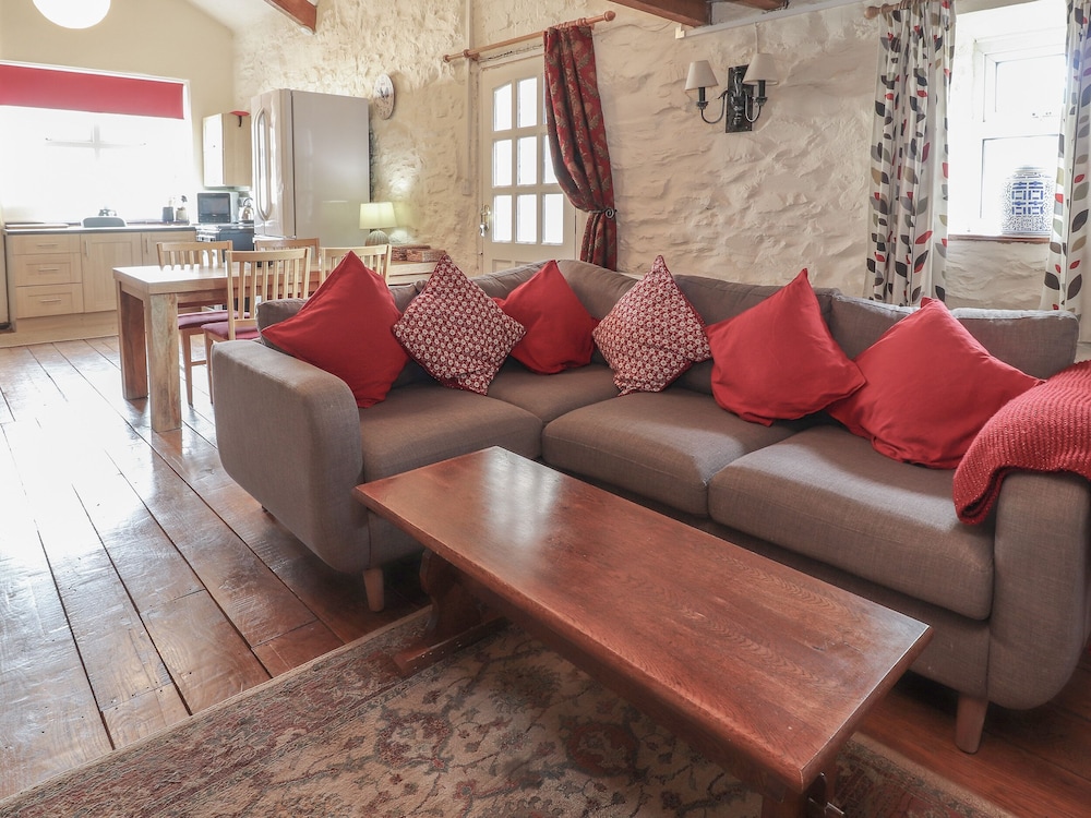 Dovetail Cottage view 3